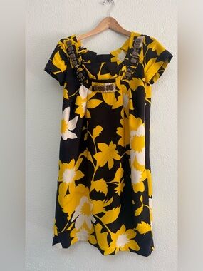 Black & Yellow Floral CasuaI Shift Dress with Embellished Neckline